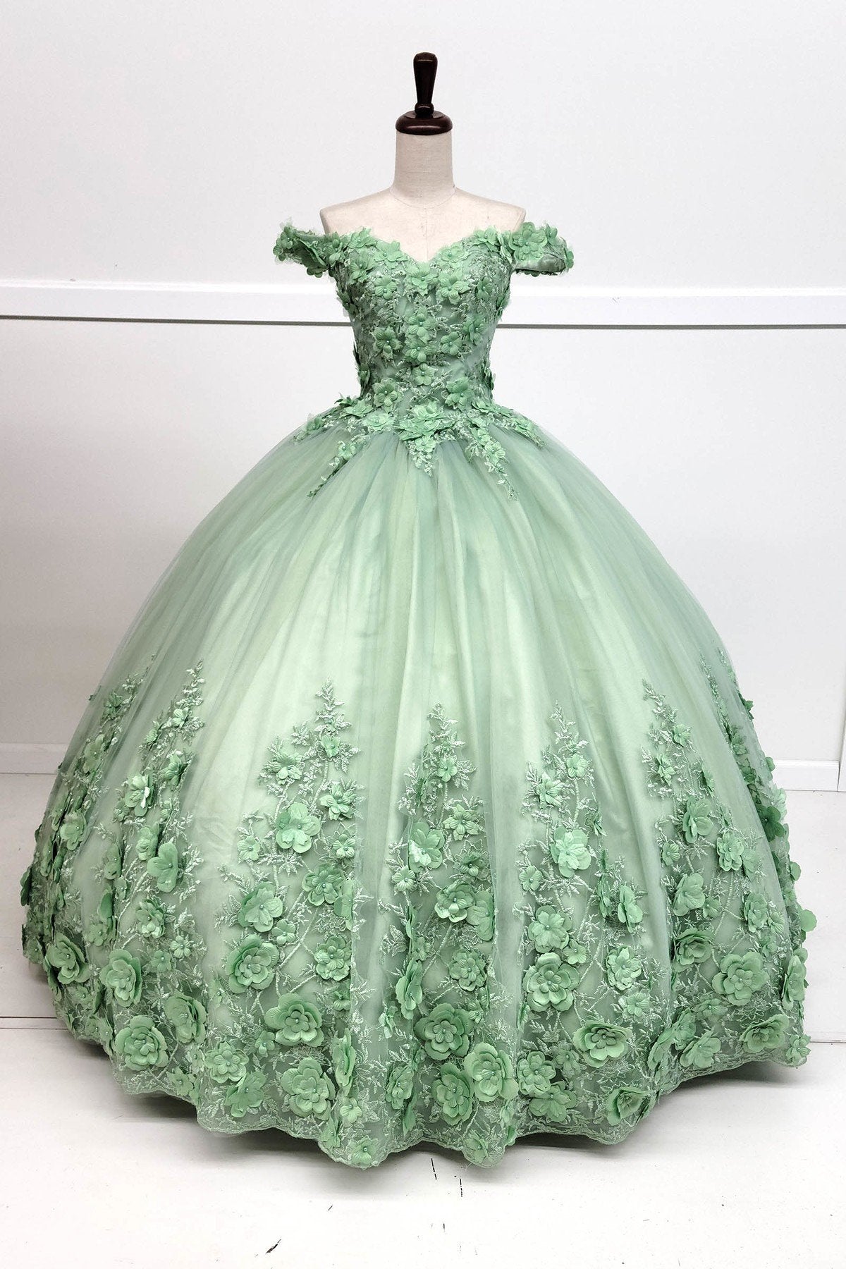 Mis Quince  High Quality, Designer Formal Gowns