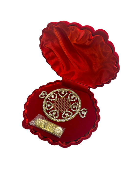 Arras de Boda Doradas con Estuche Rojo de Terciopelo y 13 Monedas - Mis Quince Primaveras